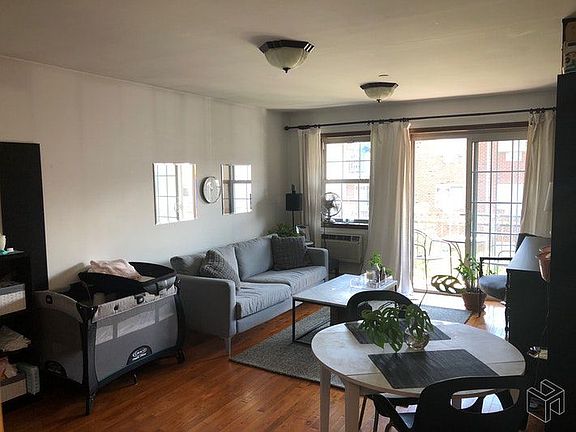 3rd image of 3019 32nd St APT 7