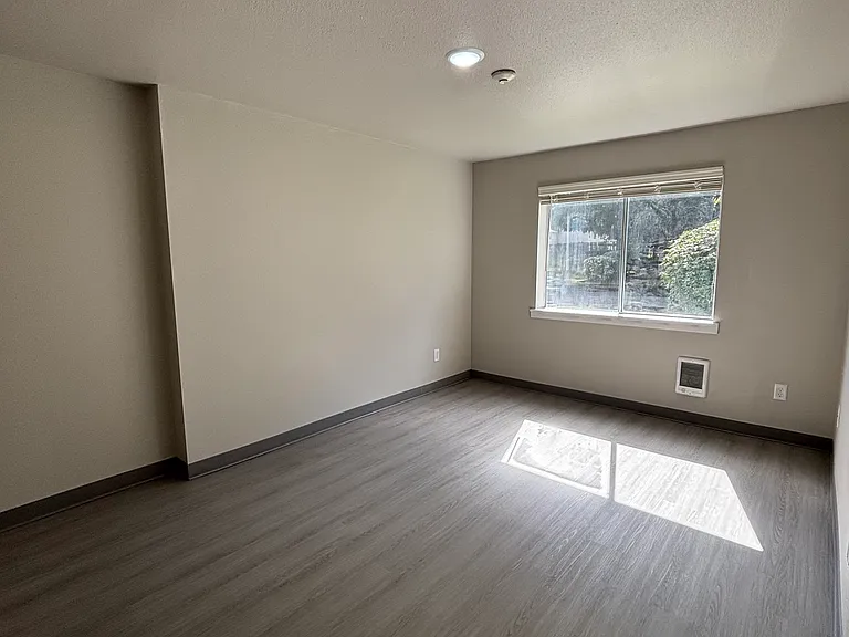 Chambers Crest Apartments — Photo 35