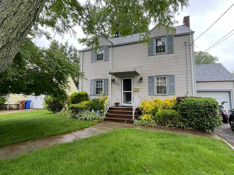 26 Fernwood Ter — Photo 2