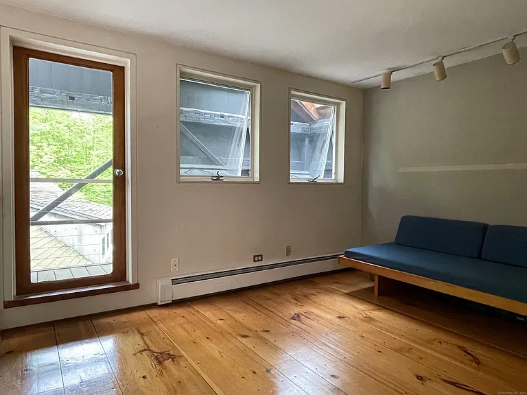 58 Wells Hill Rd — Photo 24