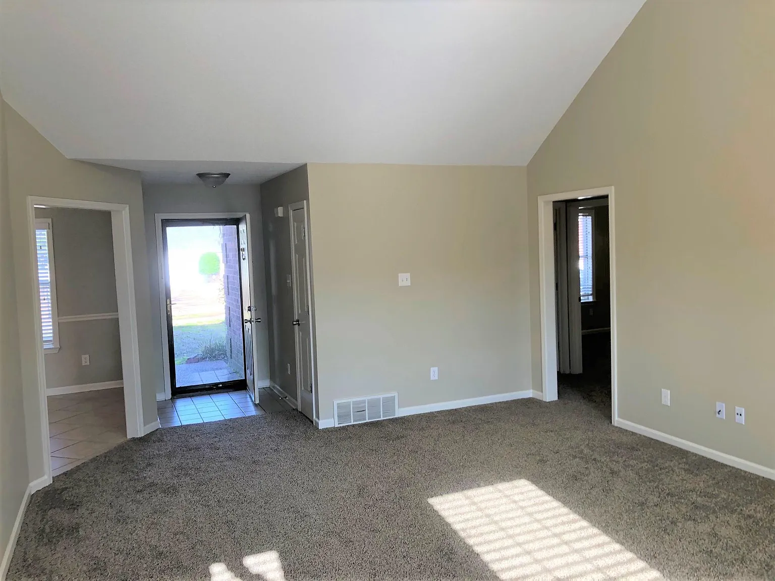 3 bed, 1700 sqft, $2,195 — Photo 2