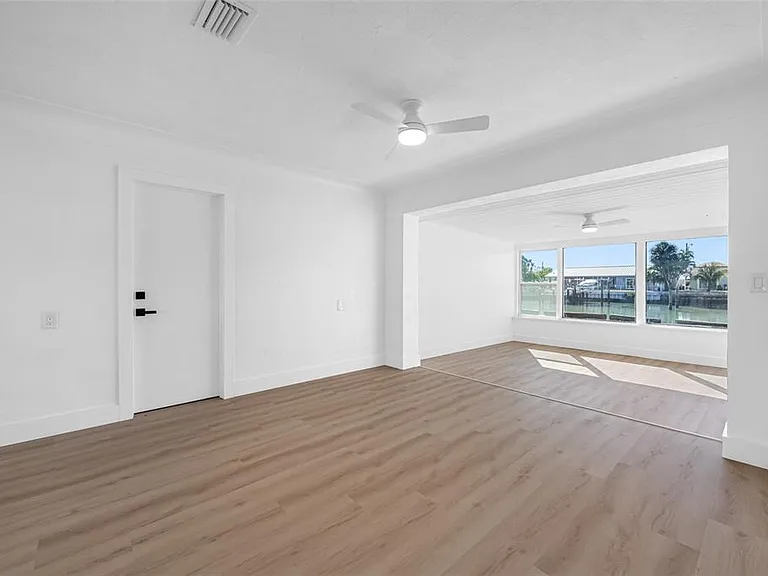 7930 Causeway Blvd S — Photo 10