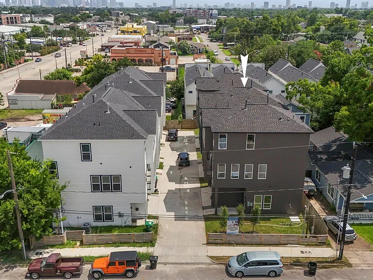 1224 E 23rd St — Photo 39