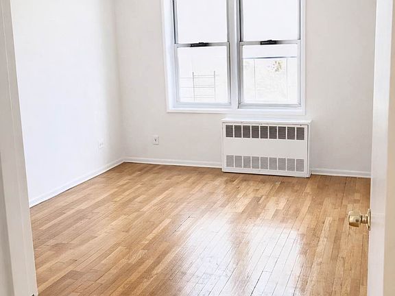 3rd image of 150 Hawthorne St APT 5M