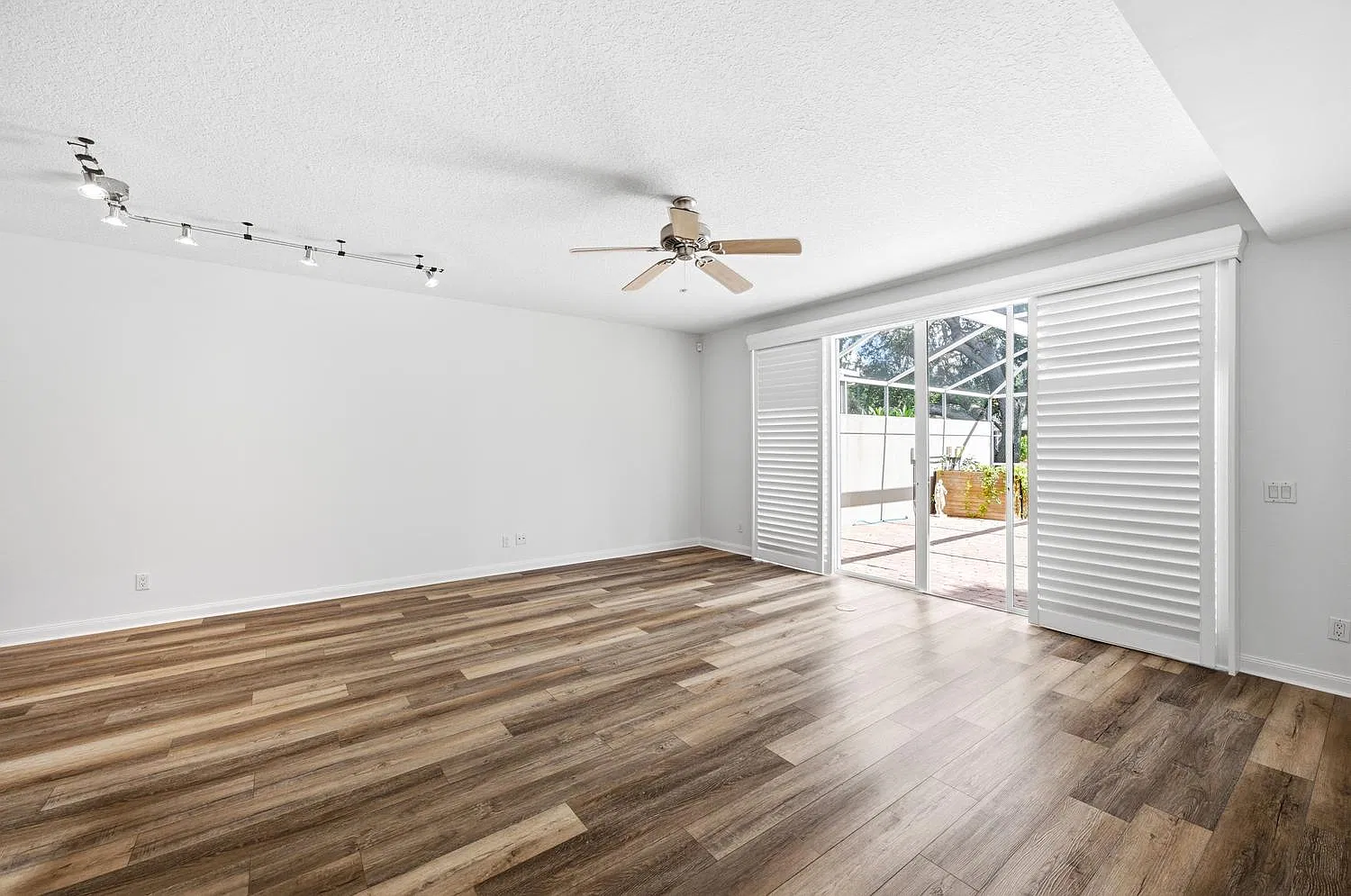 5729 Cove Cir — Photo 4