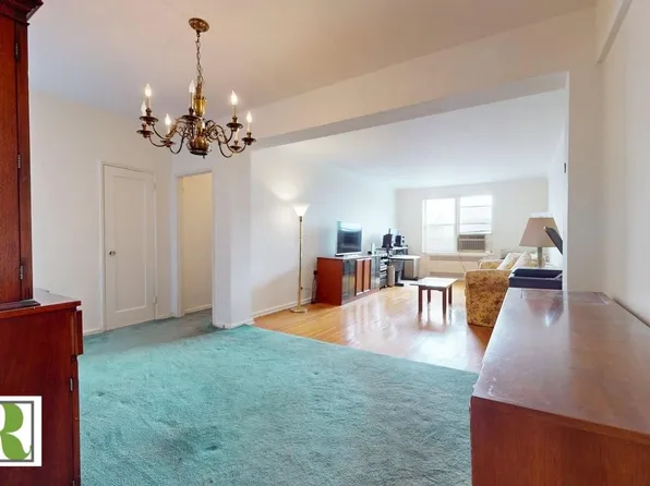 902 Ocean Parkway image 4 of 9