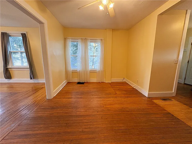 136 Main St — Photo 3