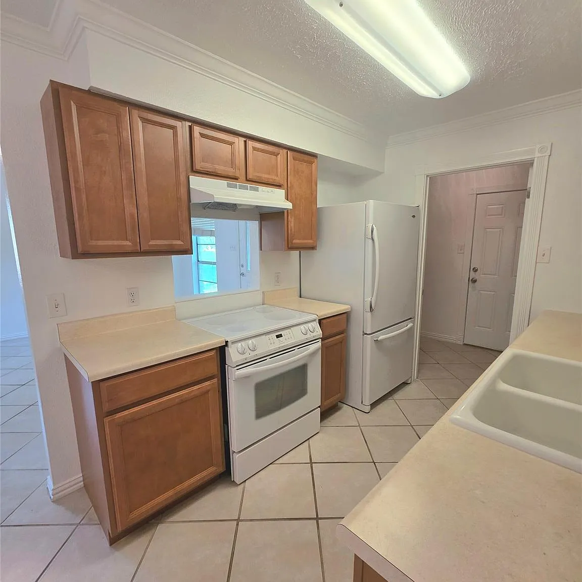 2 bed, 1.0 bath, 950 sqft, $1,675 — Photo 3