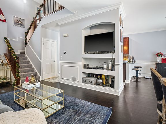 4th image of 203 Southwicke Dr Unit D