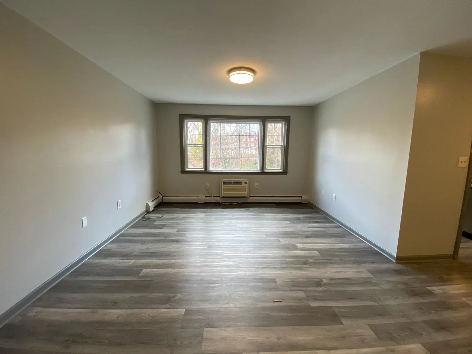 1 bed, 600 sqft, $1,350 — Photo 4