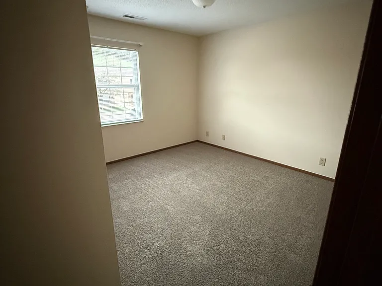 Oglebay Village Apartments — Photo 30