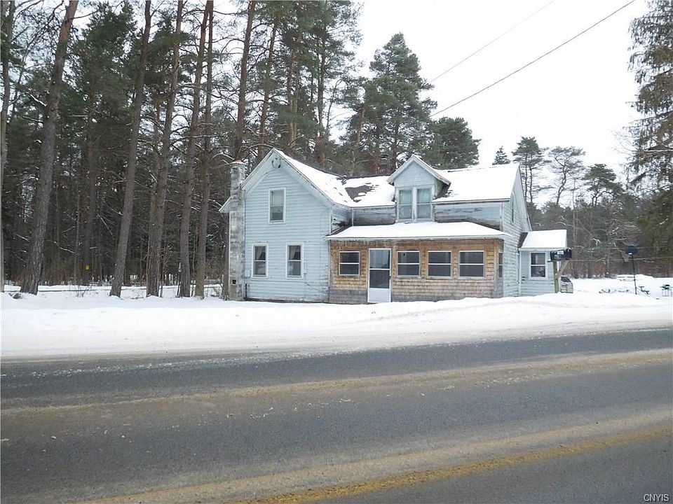 2nd image of 10755 N Lake Rd