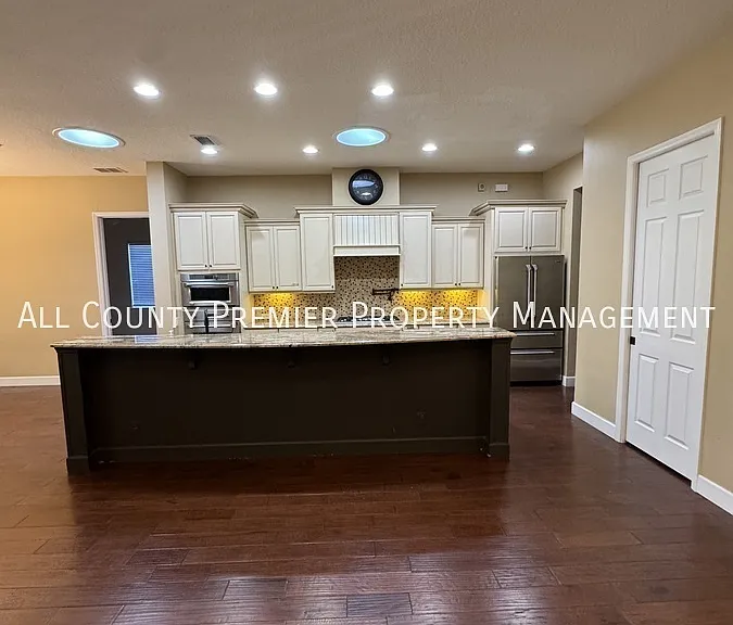 203 Spalding Way — Photo 2