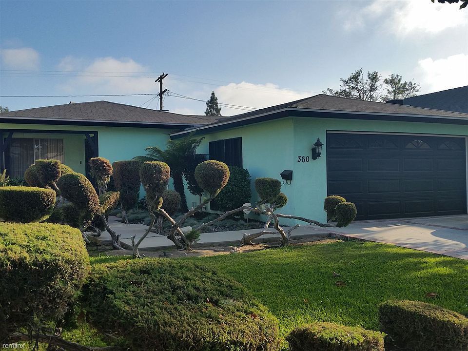 Landscaped entry, 2 car garage