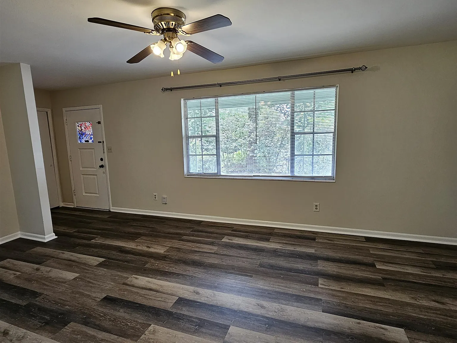3 bed, 1302 sqft, $1,950 — Photo 3