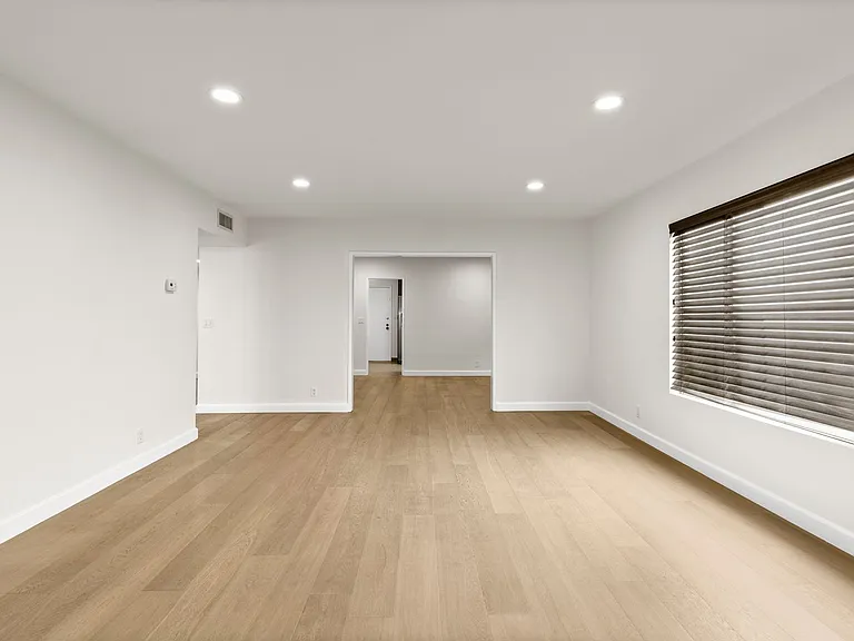 (El/Eu/Yo:B) 148 S. Oakhurst Drive — Photo 7