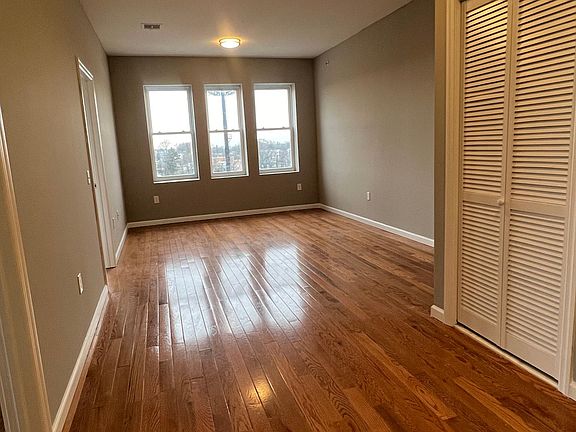 4th image of 58 Steuben St #21