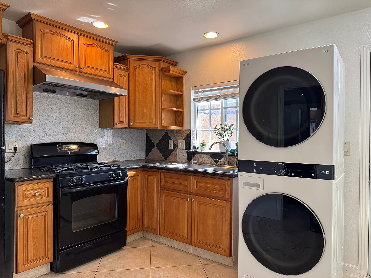 1 bed, 700 sqft, $1,900 — Photo 3