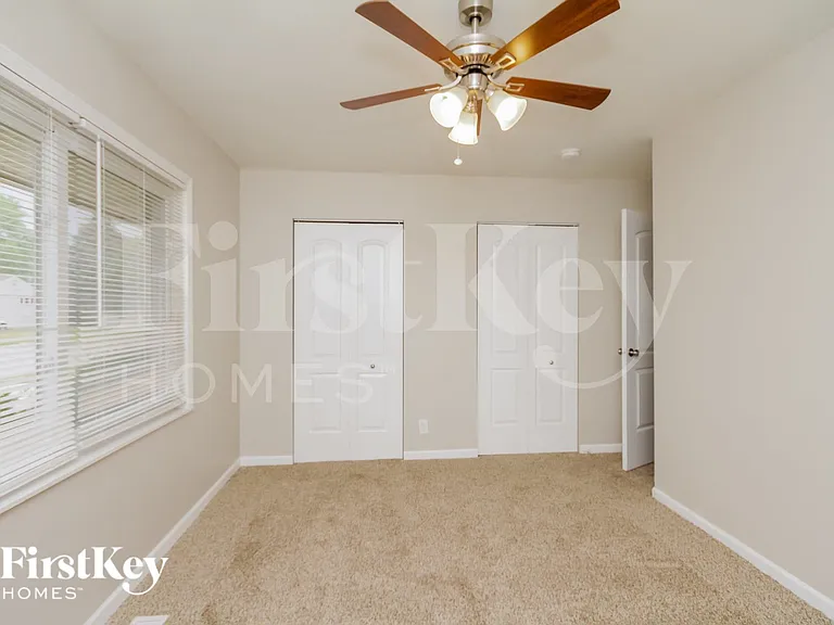 823 Oriole Dr — Photo 11