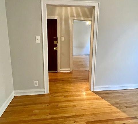 2nd image of 3913 N Southport Ave #1E