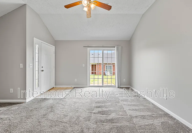 553 Rose Cottage Cir — Photo 2