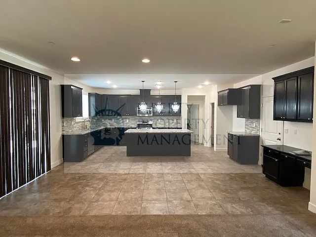 5 bed, 3.5 bath, 3386 sqft, $3,495 — Photo 4