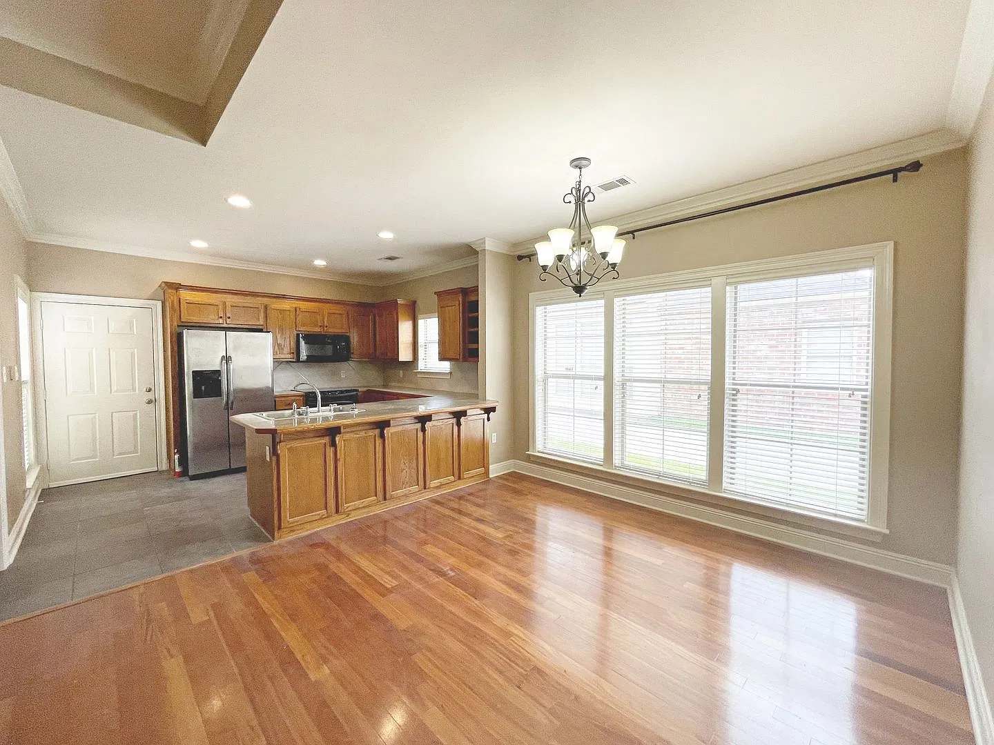 Beautiful 3 Bedroom Home in Springlake at Bluebonnet Highlands — Photo 4
