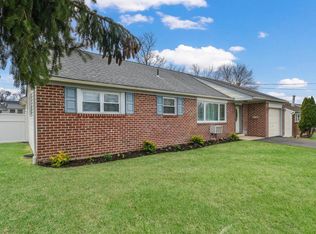 399 Deb Ln, Warminster, PA
