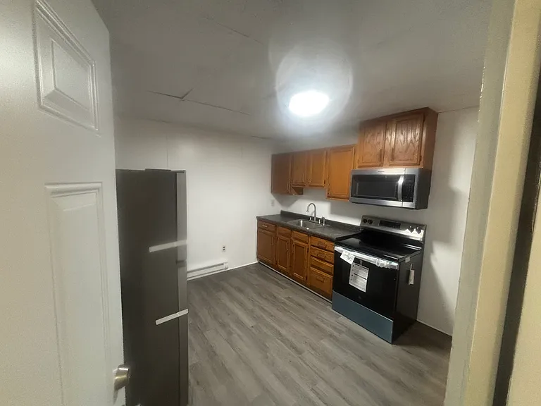 409 W Broad St #1 — Photo 6