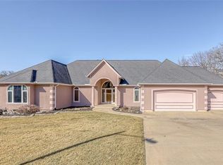 612 NW Cliffside Ct, Lees Summit, MO 64081