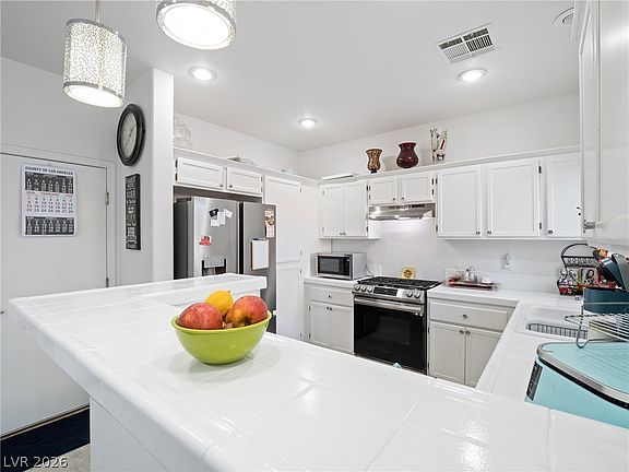 5th image of 912 Appaloosa Hills Ave