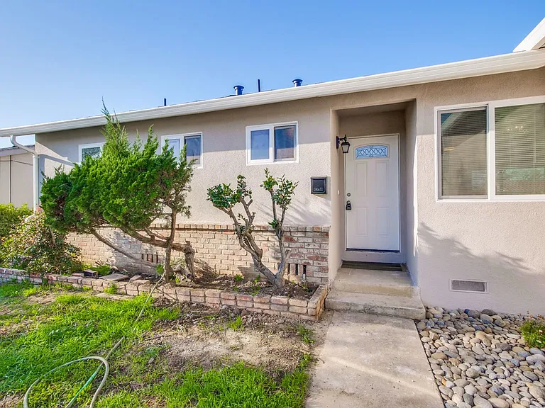 1425 Sunshadow Ln — Photo 5