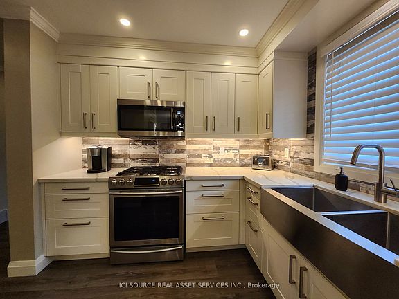 3rd image of 699 Castleguard Cres