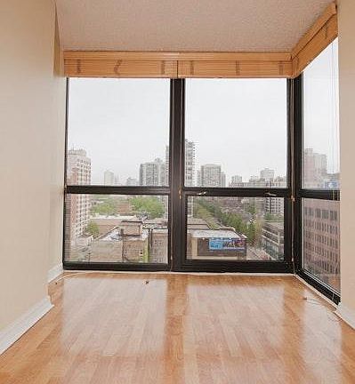 3rd image of 1122 N Clark St Suite 5