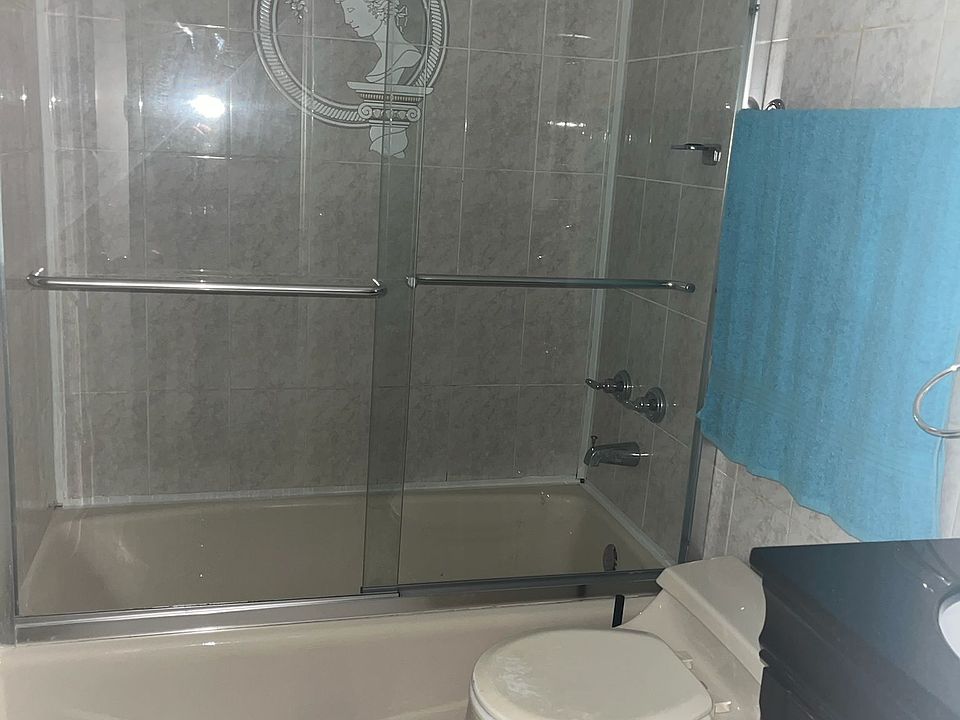 bano de la alcoba principal/ En-suite bathoroom