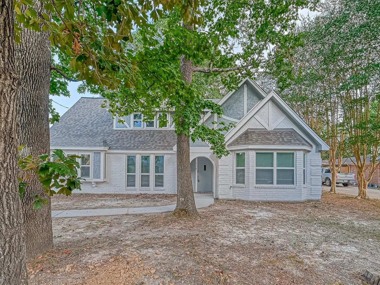 4 bed, 2.5 bath, 2058 sqft, $2,595 — Photo 2