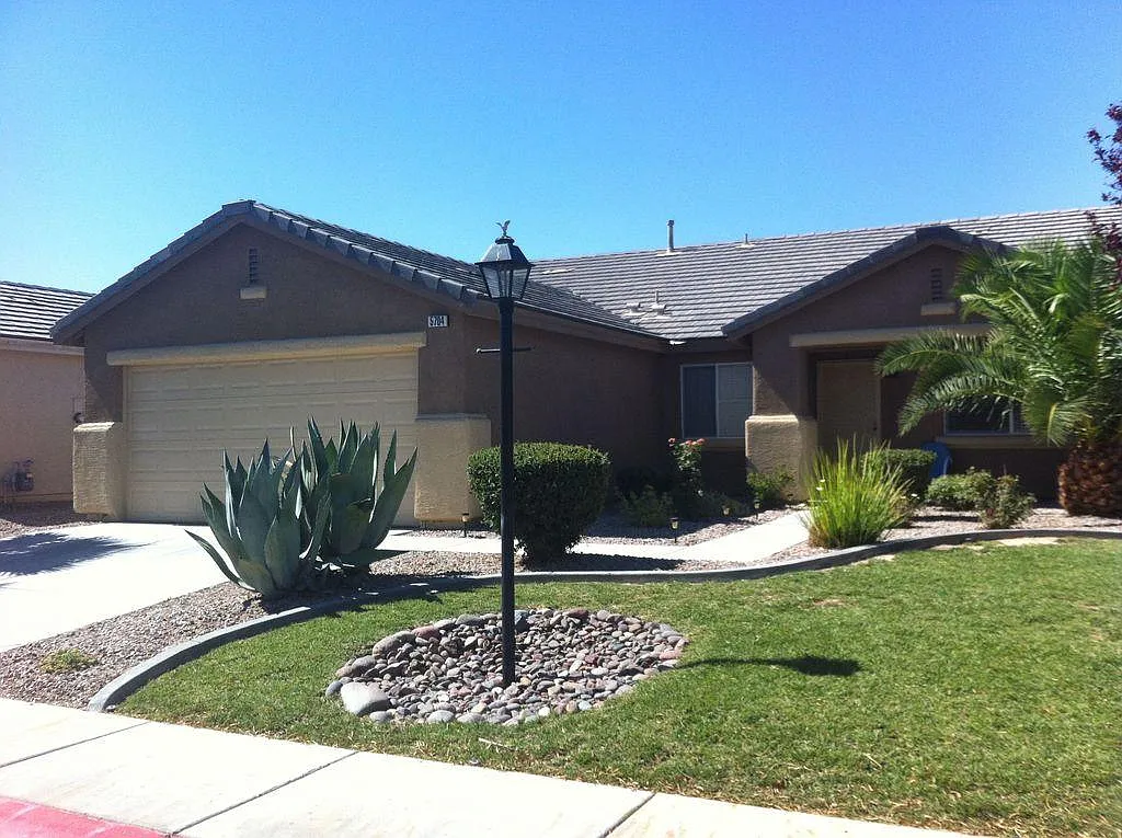 3 bed, 1710 sqft, $2,100 — Photo 2