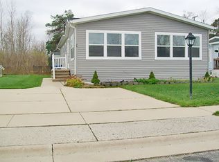 75 Menlo Park Dr, Belleville, MI 48111