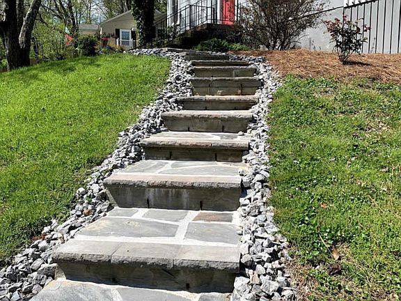 3rd image of 6903 Woodland Ln