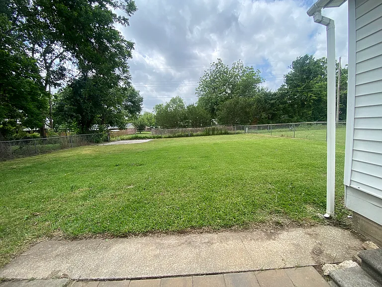 1413 Corinne Dr — Photo 3