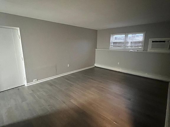 2nd image of 215 Pearl St APT 2