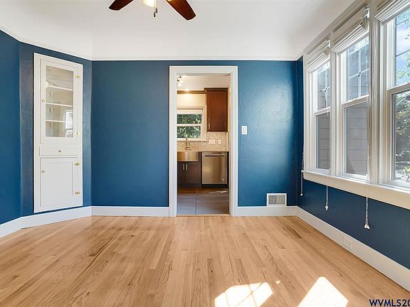 4th image of 1004 Winter St NE Unit A