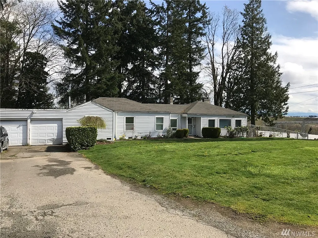 835 S 143rd Pl photo 1