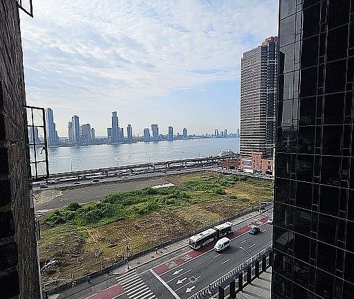 5th image of 5 Tudor City Pl APT 722