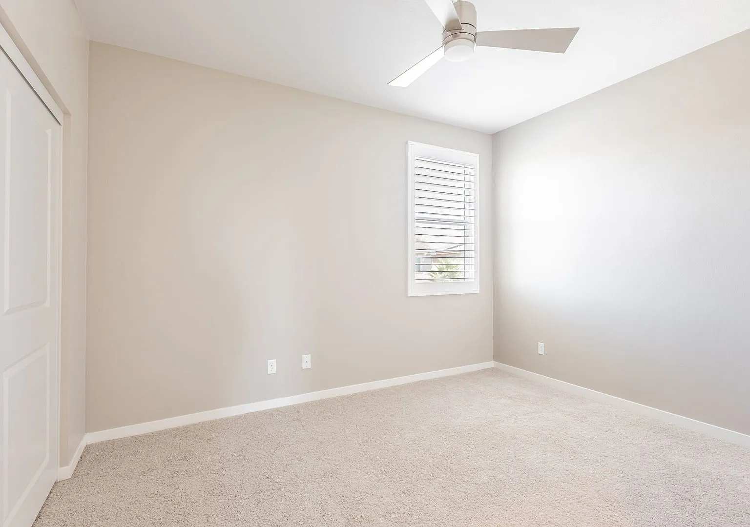 Beautiful Single-Family Home in Prime Ontario Location Your Perfect New Home! — Photo 3