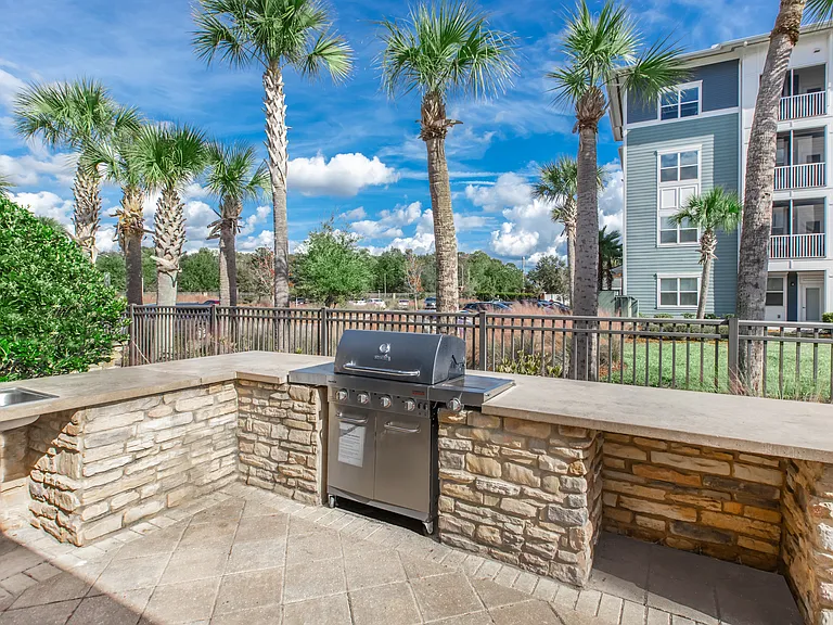 Sola South Lux Apartments — Photo 9