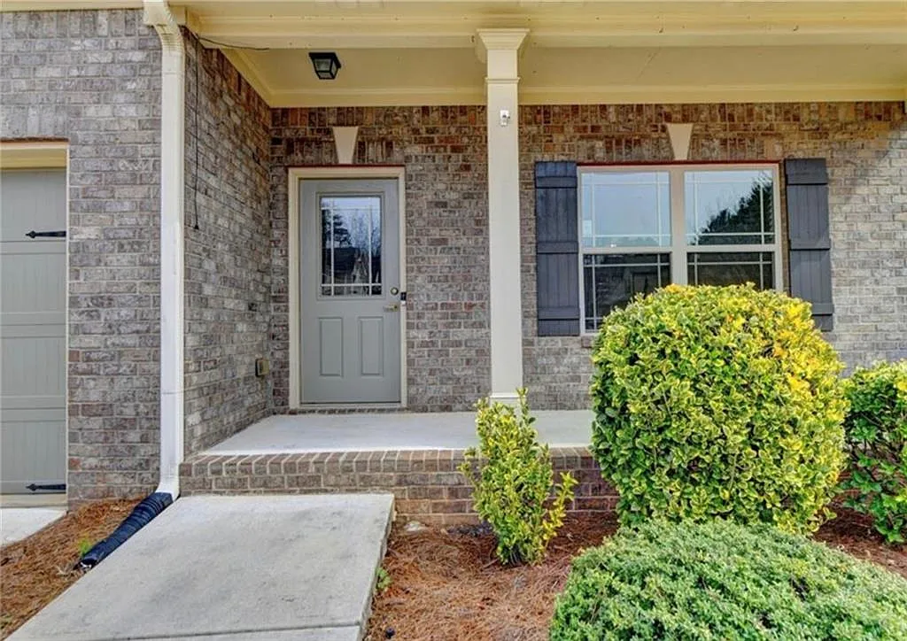 5 bed, 3.5 bath, 2447 sqft, $4,000 — Photo 2