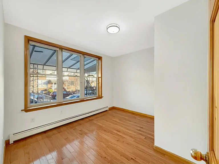 2532 E 26th St #1 — Photo 3