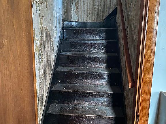 3rd image of 212 Morton Ave