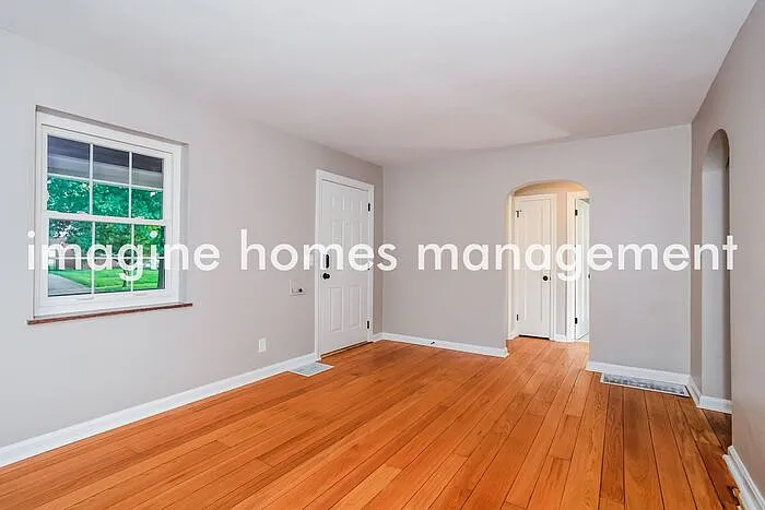 3 bed, 2.0 bath, 1599 sqft, $2,350 — Photo 3